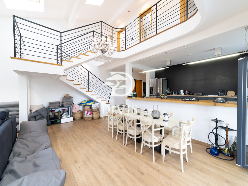 Kuća sa bazenom  tri etaže  Kosmaj  Koraćica  100a 2