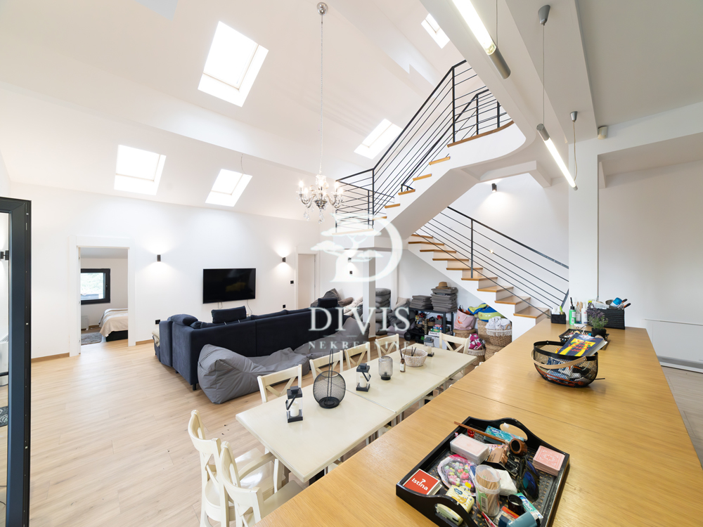 Kuća sa bazenom  tri etaže  Kosmaj  Koraćica  100a 3