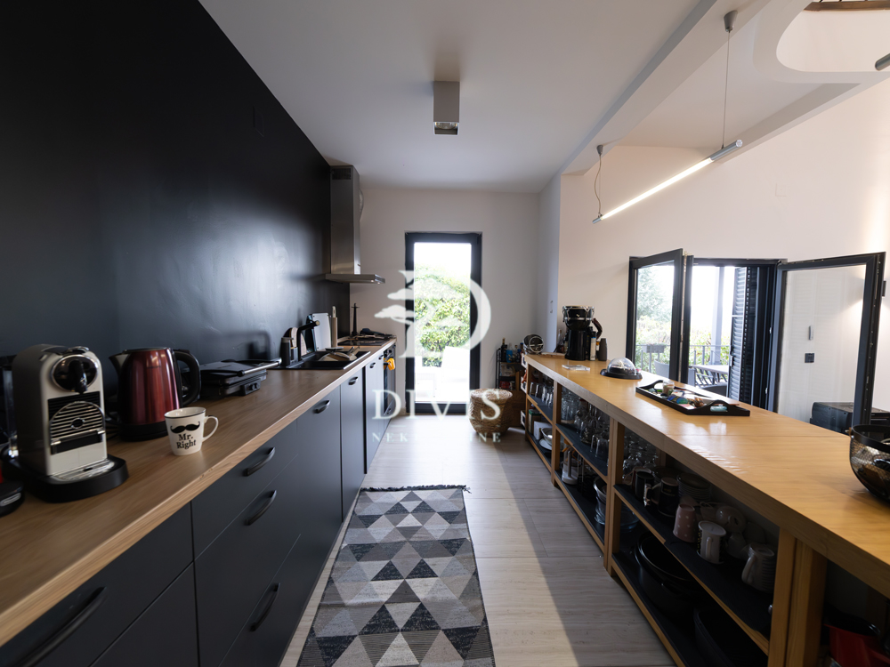 Kuća sa bazenom  tri etaže  Kosmaj  Koraćica  100a 4