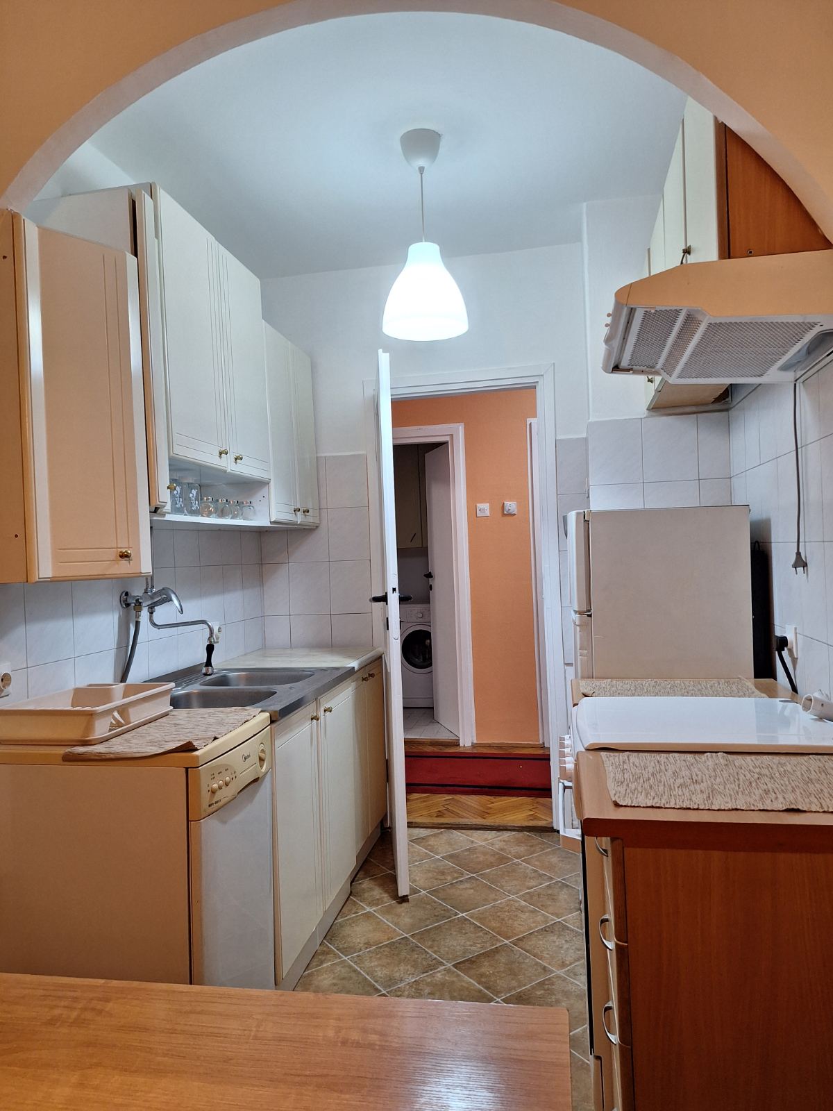 Izdajem stan kod hotela Srbija 2