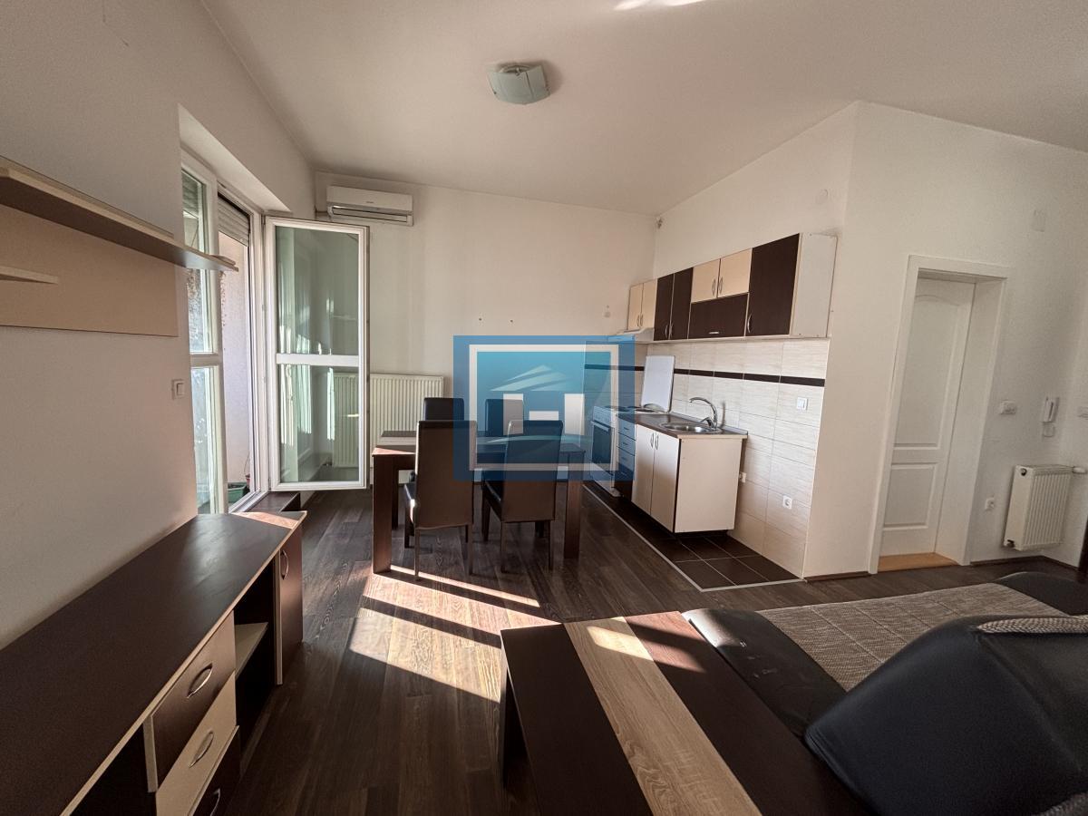 IZDAJE SE NAMEŠTEN STAN NA TOP LOKACIJI 1