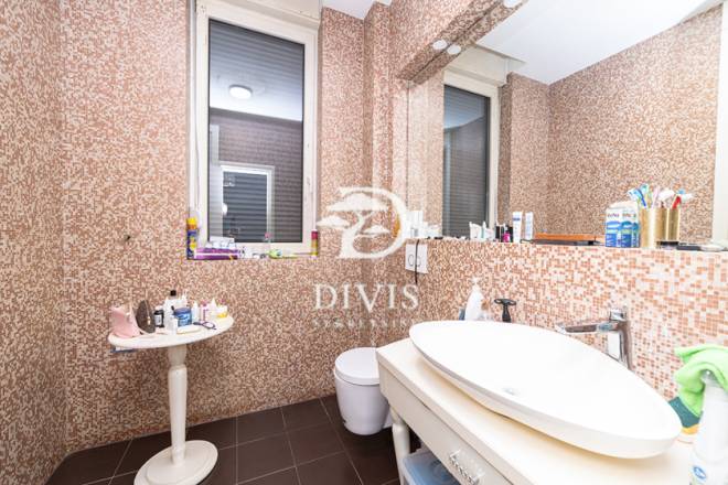 Odličan troiposoban stan kod Vuka  Zahumska  103m2 4