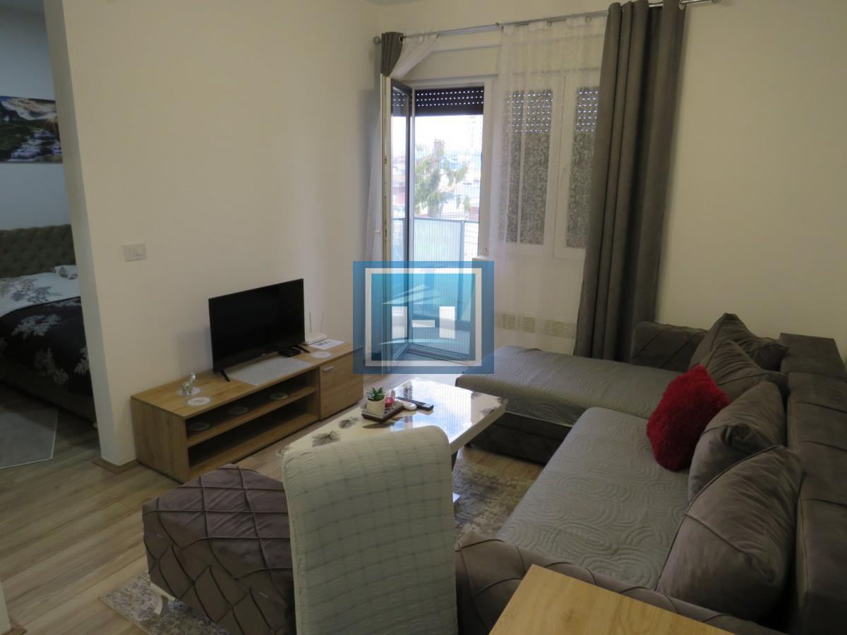 Stan do samog Akva parka niže spratnosti 10