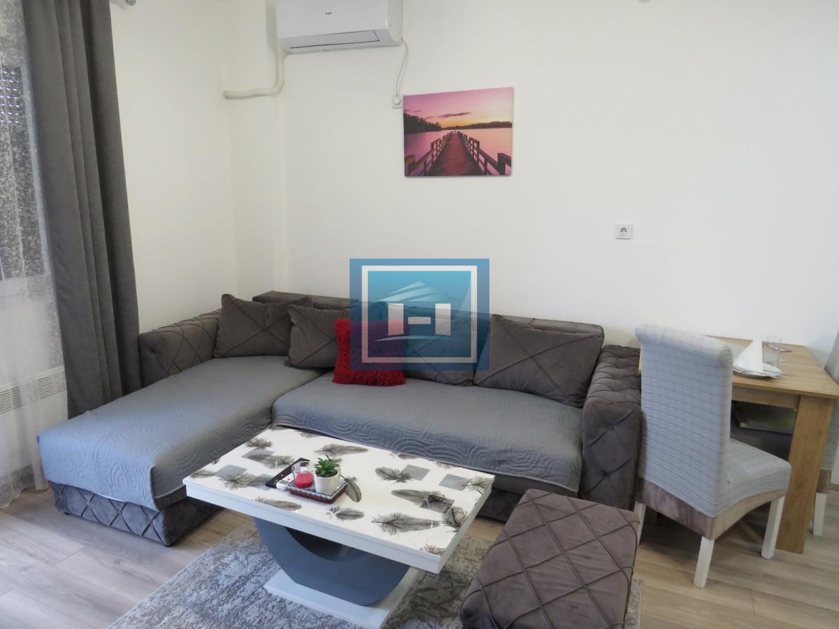 Stan do samog Akva parka niže spratnosti 4