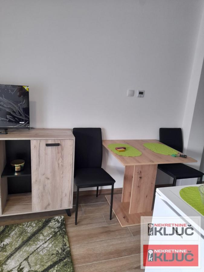 VETERNIK IZDAJE SE NAMEŠTENA GARSONJERA 4