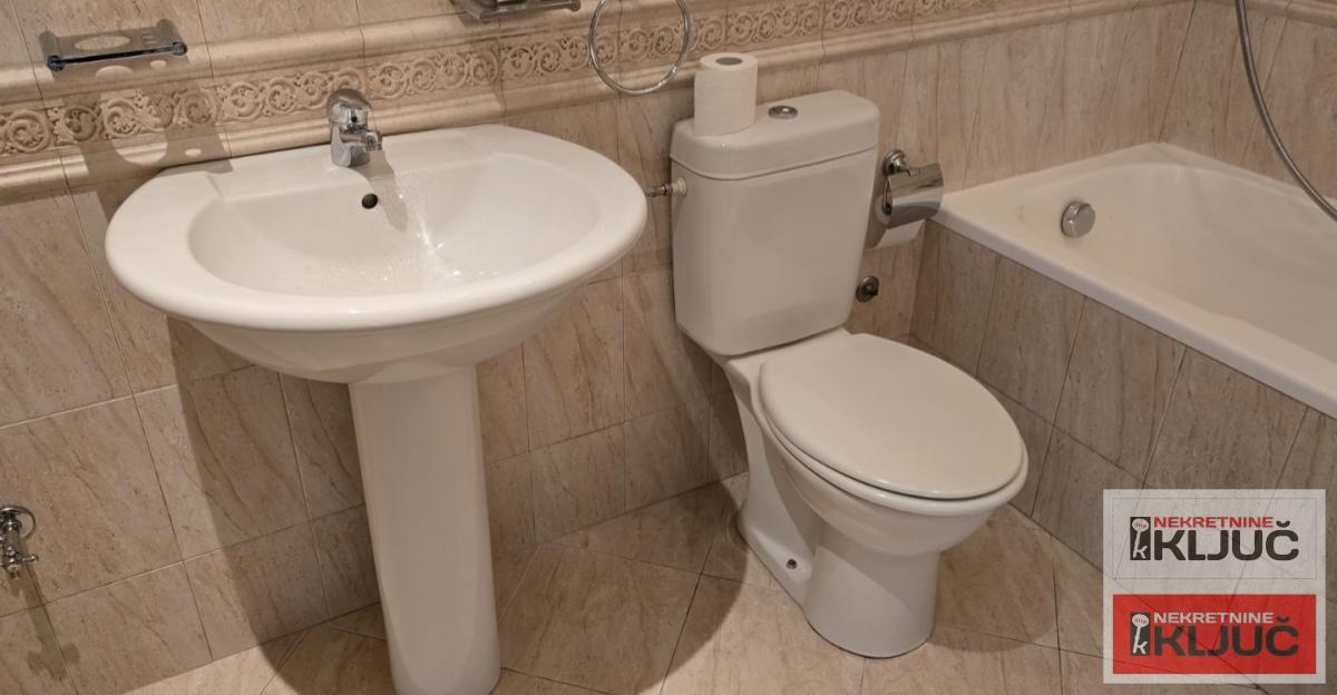 CENTAR IZDAJE SE JEDNOSOBAN STAN ZA POSLOVNE DELATNOSTI 11