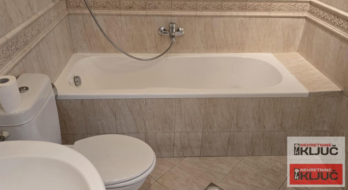 CENTAR IZDAJE SE JEDNOSOBAN STAN ZA POSLOVNE DELATNOSTI 12