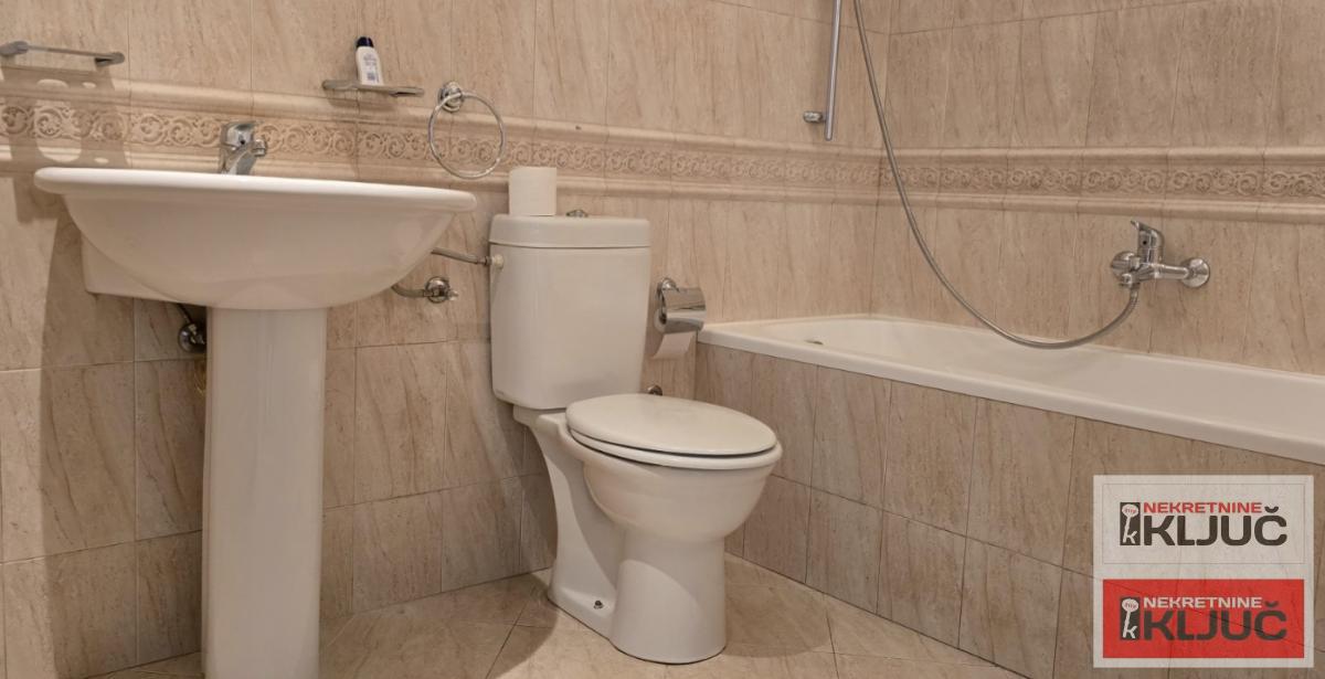 CENTAR IZDAJE SE JEDNOSOBAN STAN ZA POSLOVNE DELATNOSTI 13