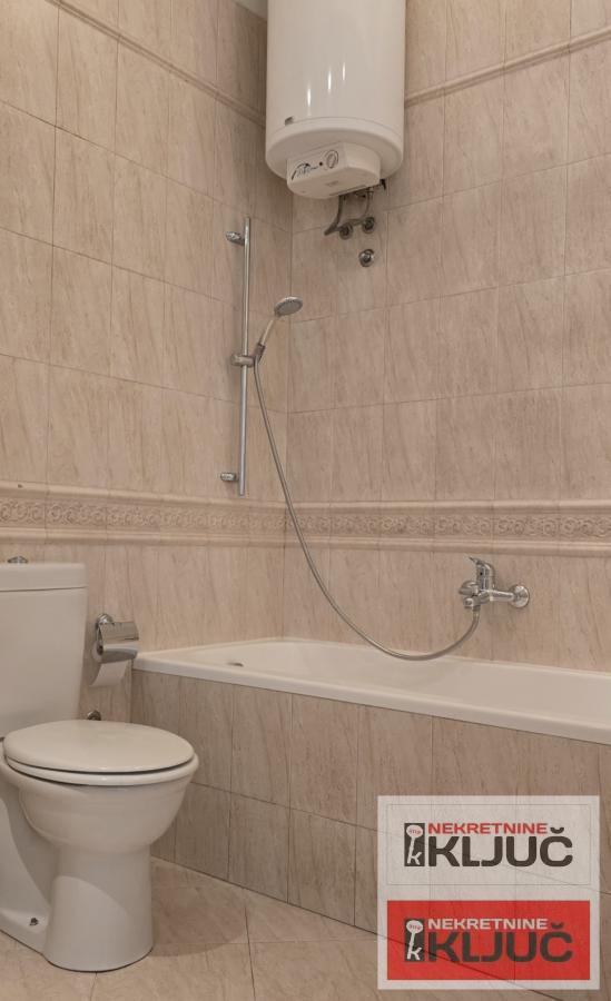 CENTAR IZDAJE SE JEDNOSOBAN STAN ZA POSLOVNE DELATNOSTI 14