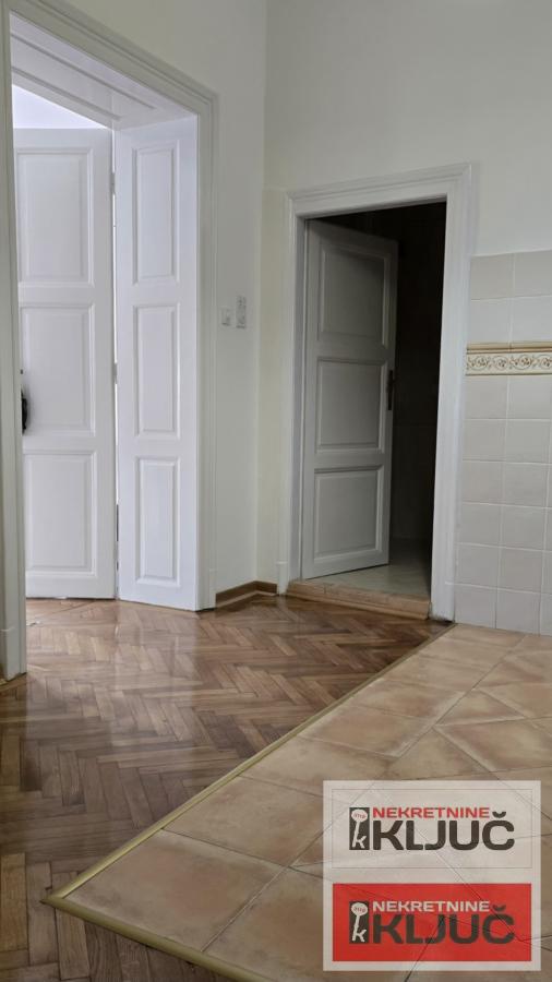 CENTAR IZDAJE SE JEDNOSOBAN STAN ZA POSLOVNE DELATNOSTI 3