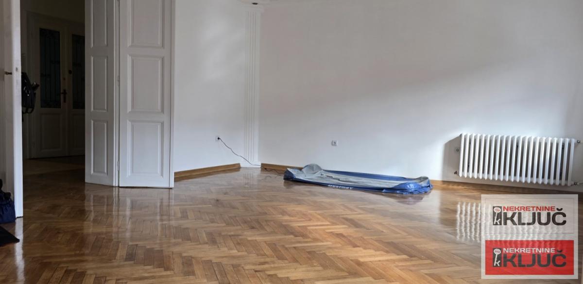 CENTAR IZDAJE SE JEDNOSOBAN STAN ZA POSLOVNE DELATNOSTI 4