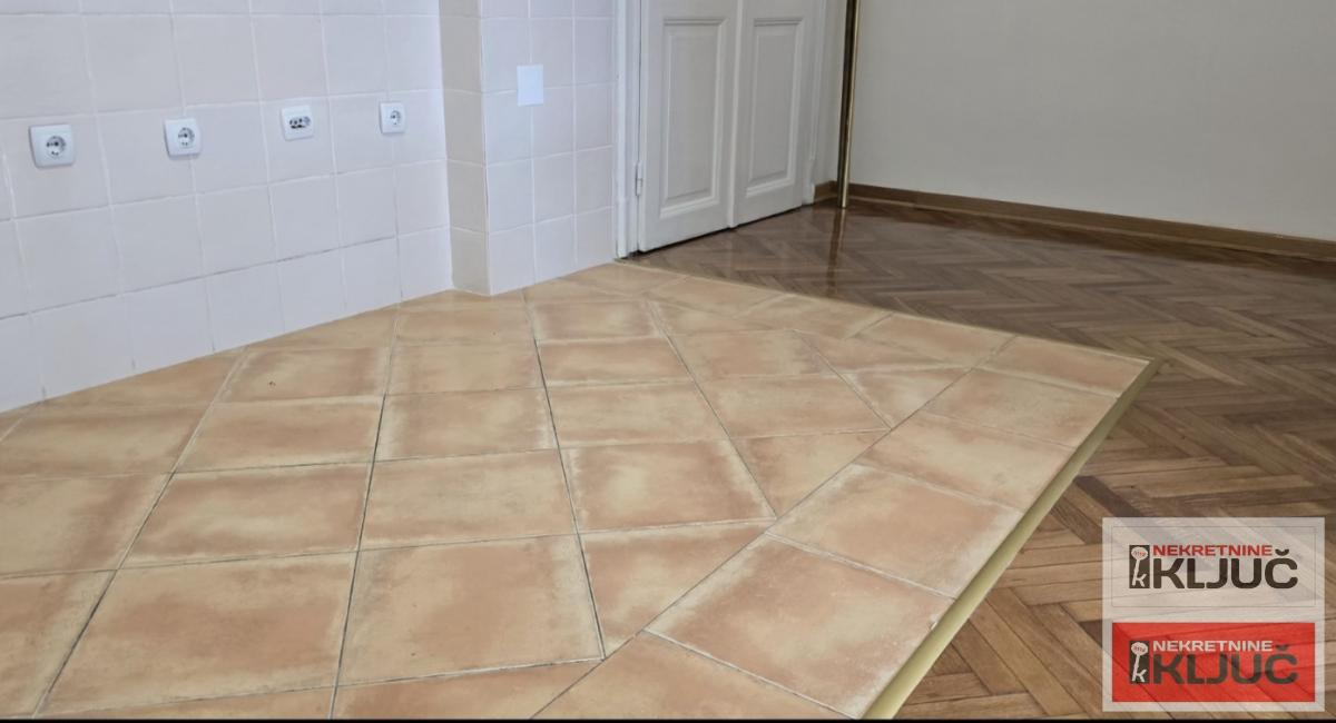 CENTAR IZDAJE SE JEDNOSOBAN STAN ZA POSLOVNE DELATNOSTI 6