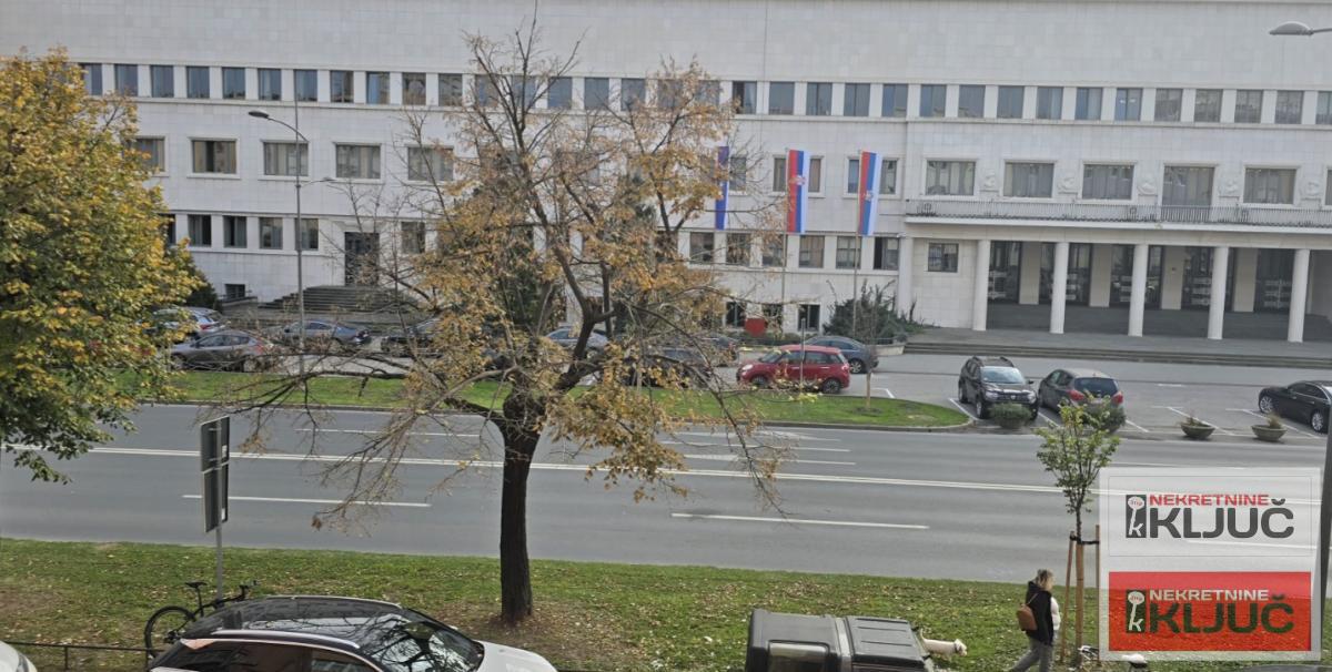 CENTAR IZDAJE SE JEDNOSOBAN STAN ZA POSLOVNE DELATNOSTI 8