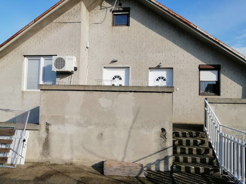 Na prodaju kuca 250m2   36m2 garaza 2