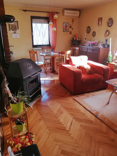 Na prodaju kuca 250m2   36m2 garaza 3