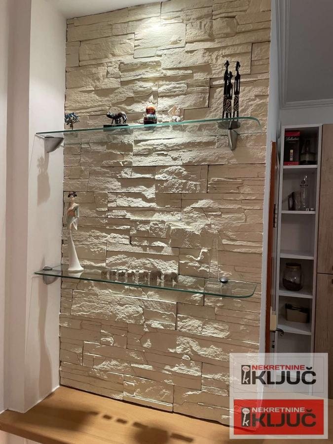 SPENS IZDAJE SE DVOSOBAN MODERNO OPREMLJEN STAN 4