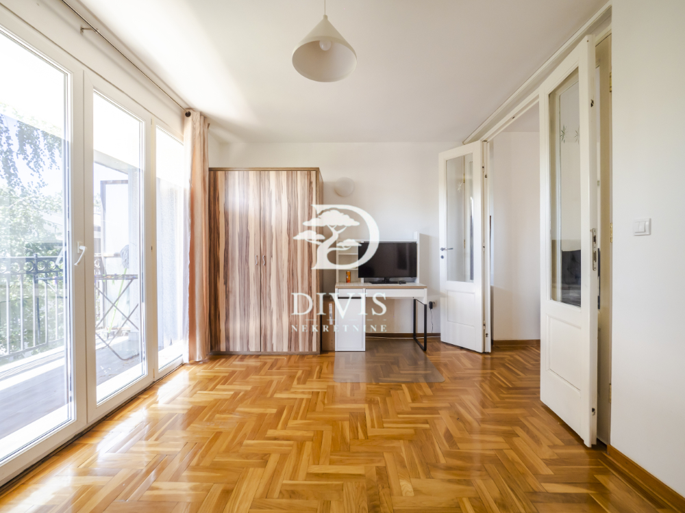 2 0 stan kod Voždovačke crkve  Jove Ilića  54m2 2