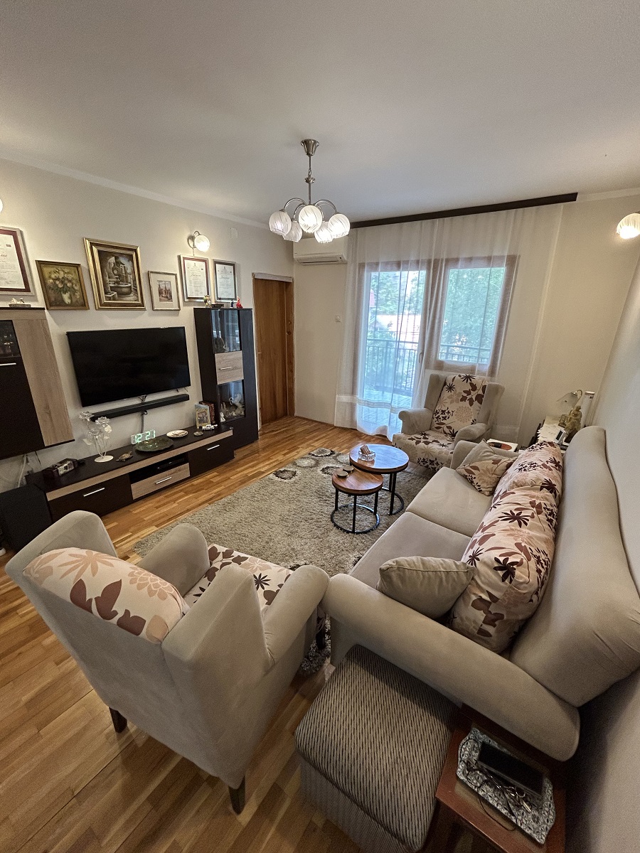 Prodajemo komforan 3 5 stan na Karaburmi  78m2 1