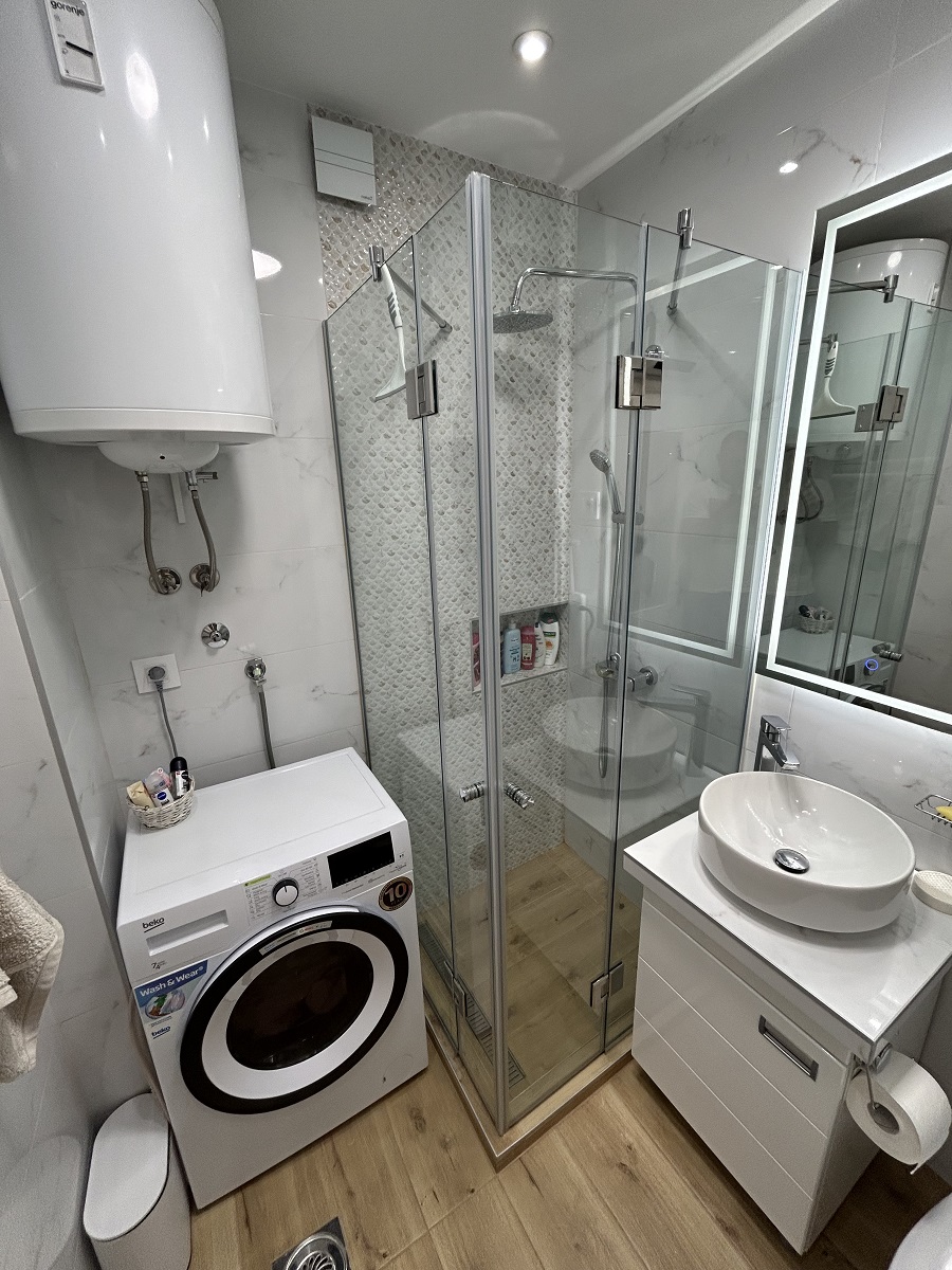 Prodajemo komforan 3 5 stan na Karaburmi  78m2 5