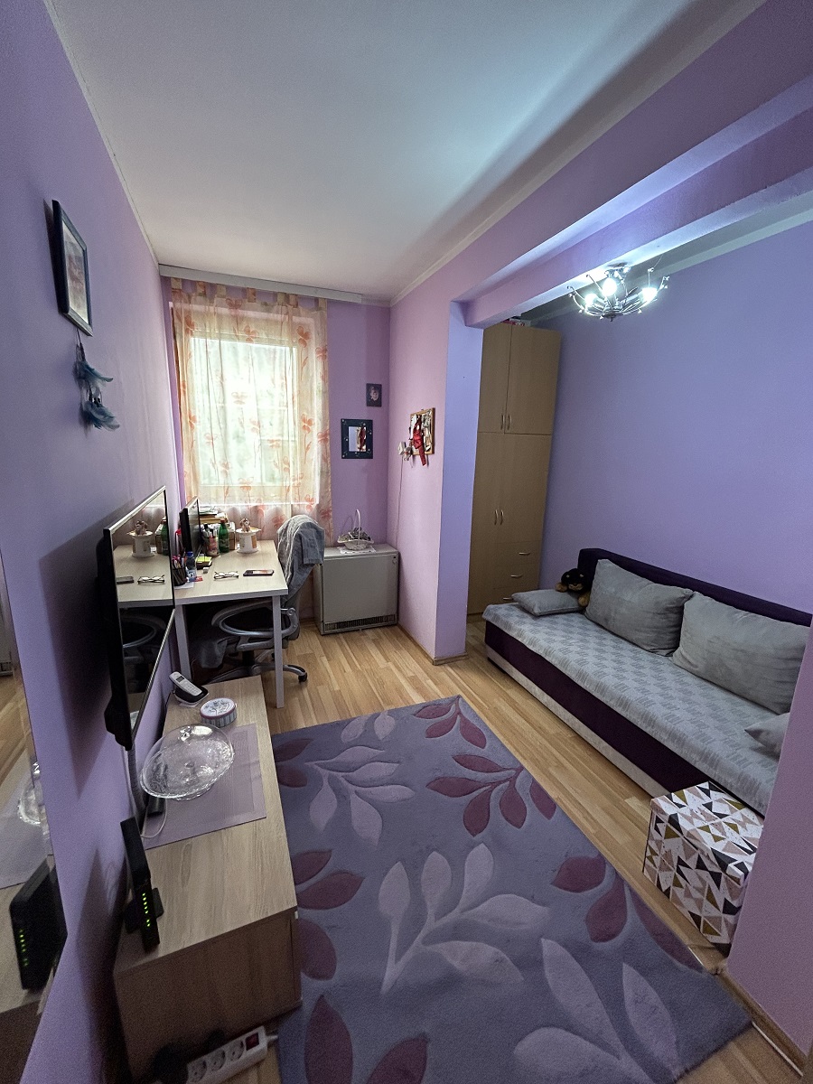 Prodajemo komforan 3 5 stan na Karaburmi  78m2 3