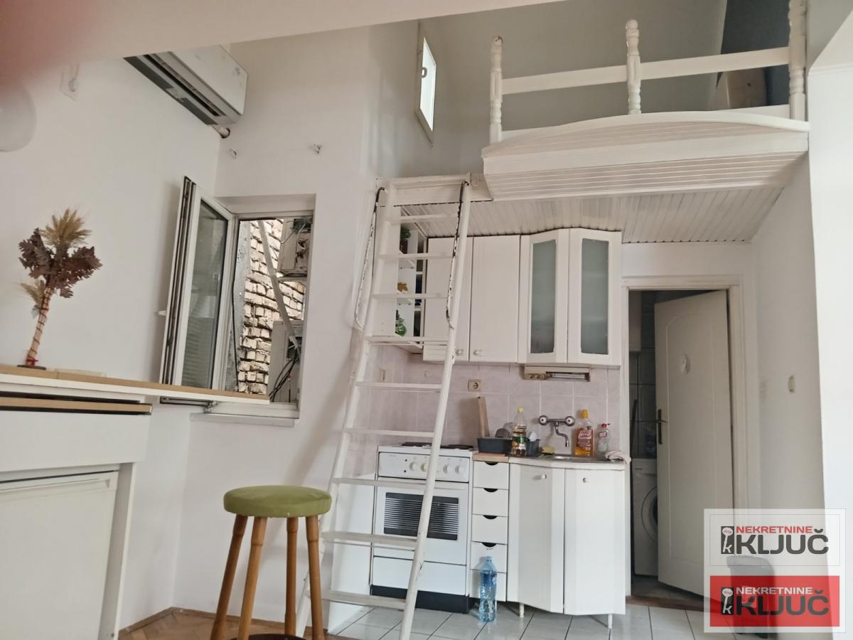 SOCIJALNO, 25m2, Garsonjera sa galerijom 3