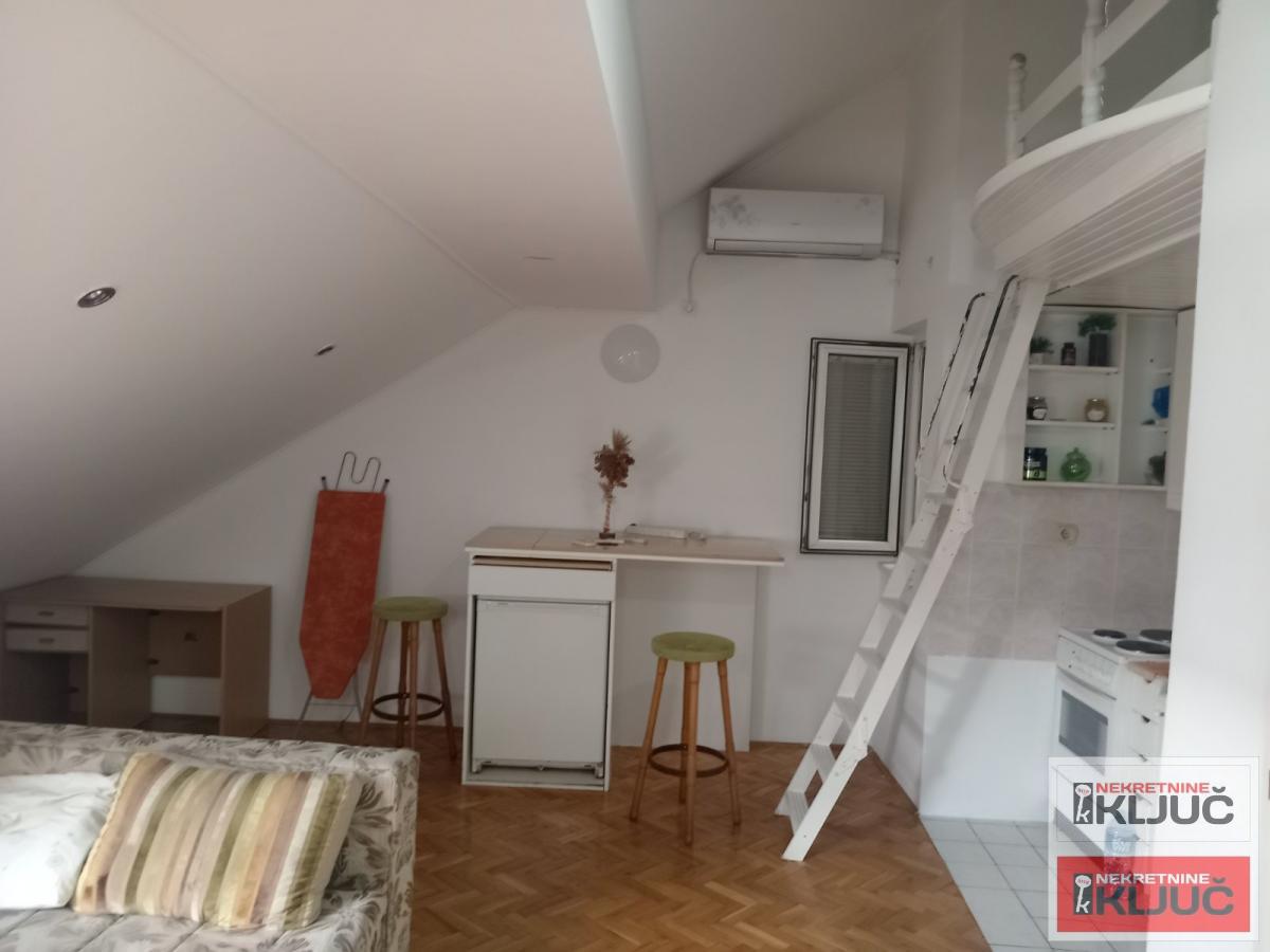 SOCIJALNO, 25m2, Garsonjera sa galerijom 4