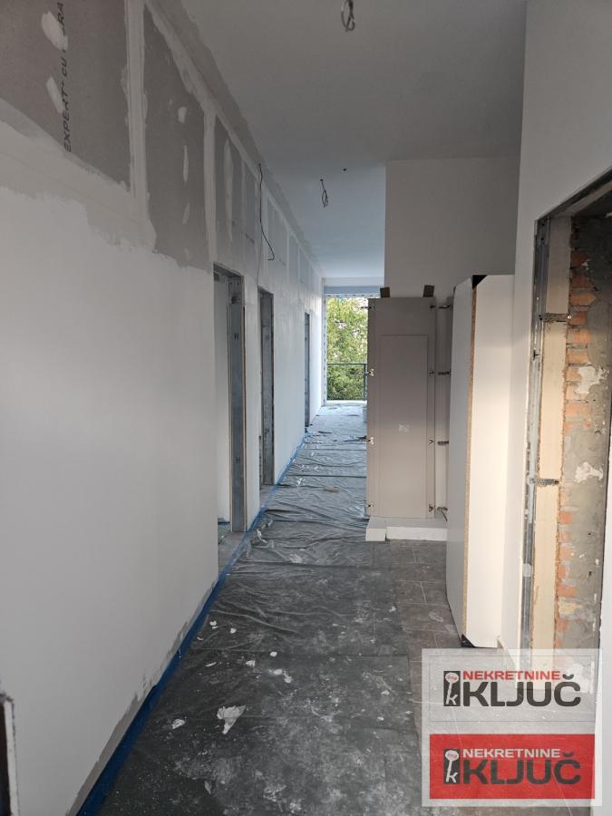 KLISA IZDAJE SE KANCELARIJSKI PROSTOR 11