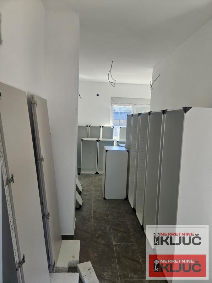 KLISA IZDAJE SE KANCELARIJSKI PROSTOR 12