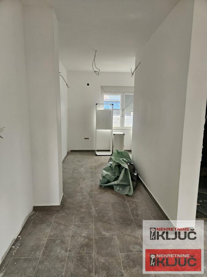 KLISA IZDAJE SE KANCELARIJSKI PROSTOR 14