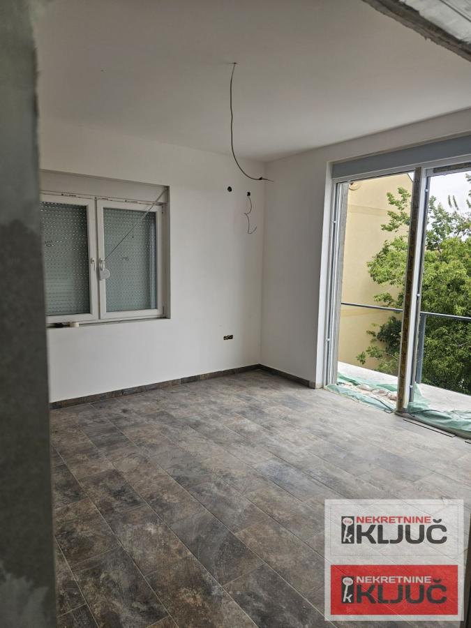 KLISA IZDAJE SE KANCELARIJSKI PROSTOR 16