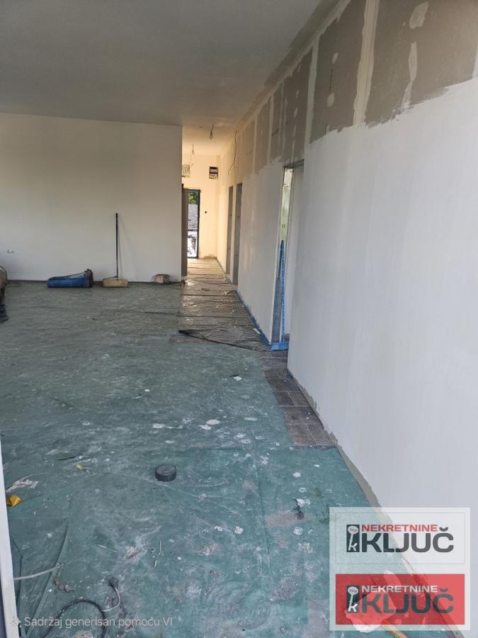 KLISA IZDAJE SE KANCELARIJSKI PROSTOR 18