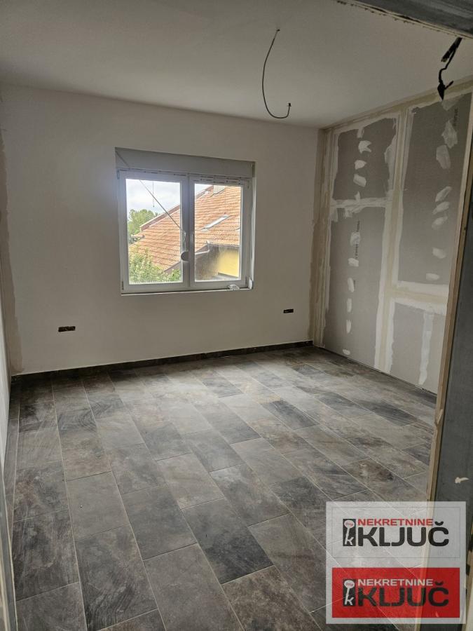 KLISA IZDAJE SE KANCELARIJSKI PROSTOR 3