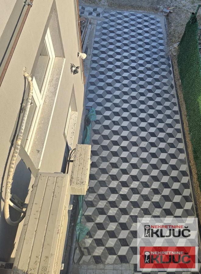 KLISA IZDAJE SE KANCELARIJSKI PROSTOR 5