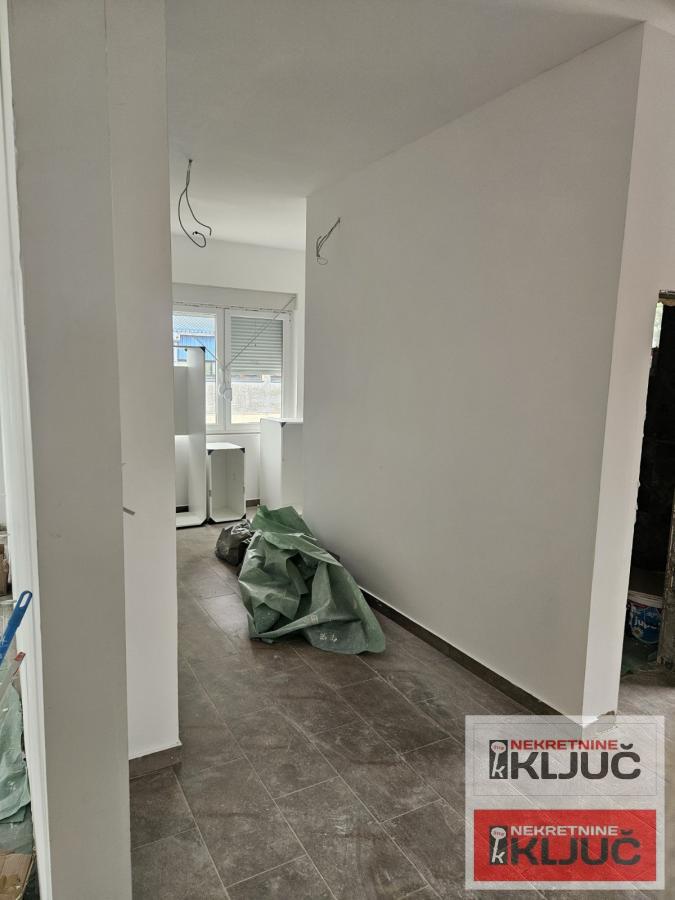 KLISA IZDAJE SE KANCELARIJSKI PROSTOR 6