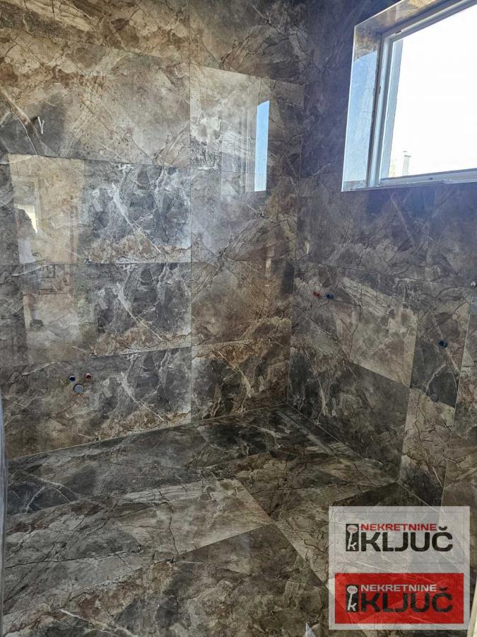 KLISA IZDAJE SE KANCELARIJSKI PROSTOR 7