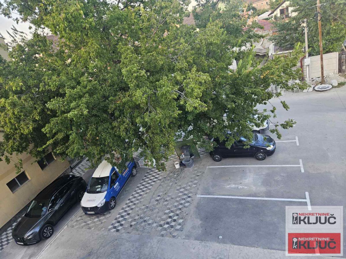 KLISA IZDAJE SE KANCELARIJSKI PROSTOR 8