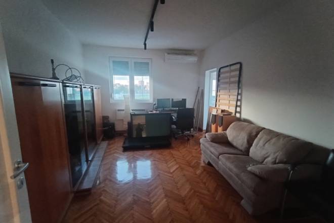 Odličan 3 0 stan sa dvorištem  61m2  Pašino brdo 2