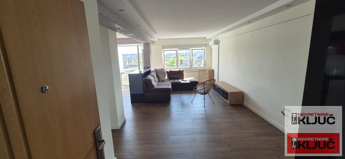 SAJMIŠTE, 57m2, Dvosoban, Renoviran, Namešten 1