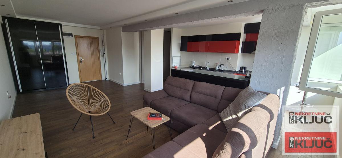 SAJMIŠTE, 57m2, Dvosoban, Renoviran, Namešten 3