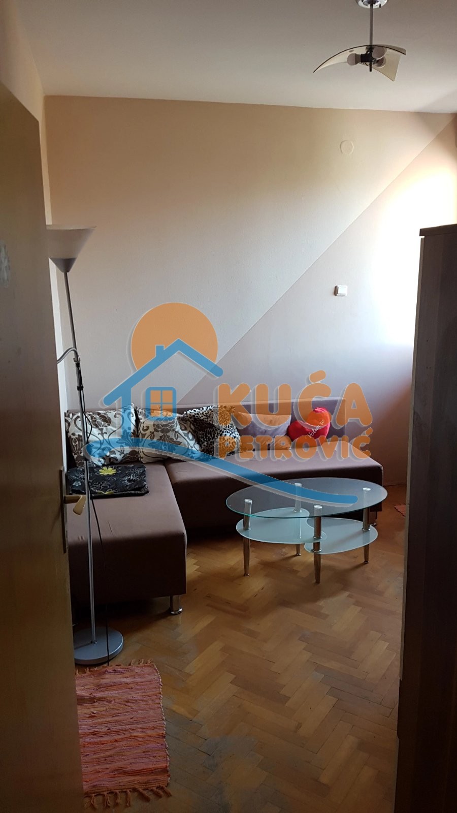 Trosoban stan, 77 m2, Centar, Sinđelićev trg ID: i-09392 4