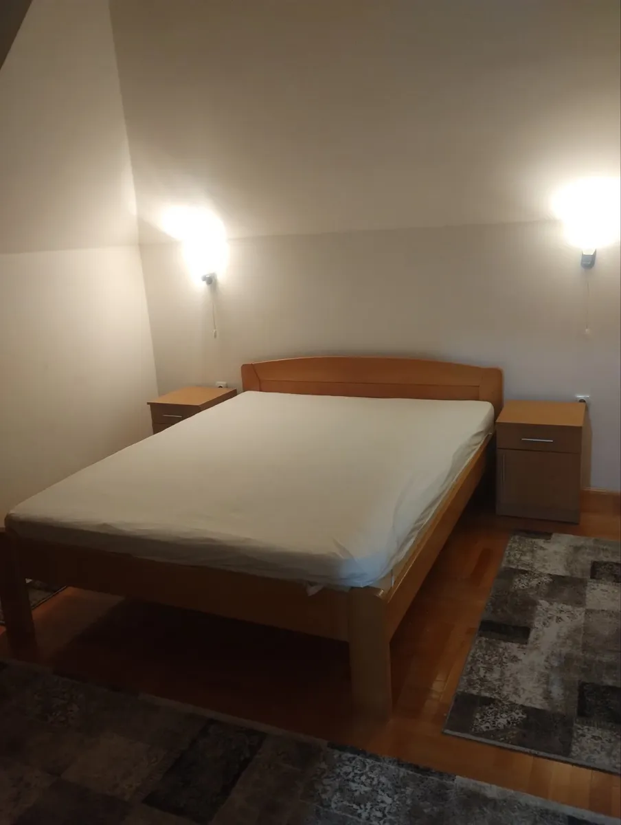 Izdaje se dvosoban stan na dobroj lokaciji 2