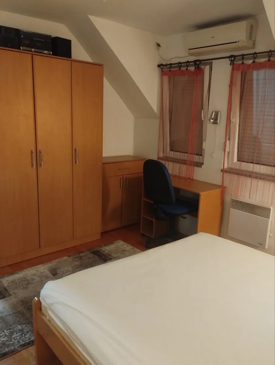 Izdaje se dvosoban stan na dobroj lokaciji 3