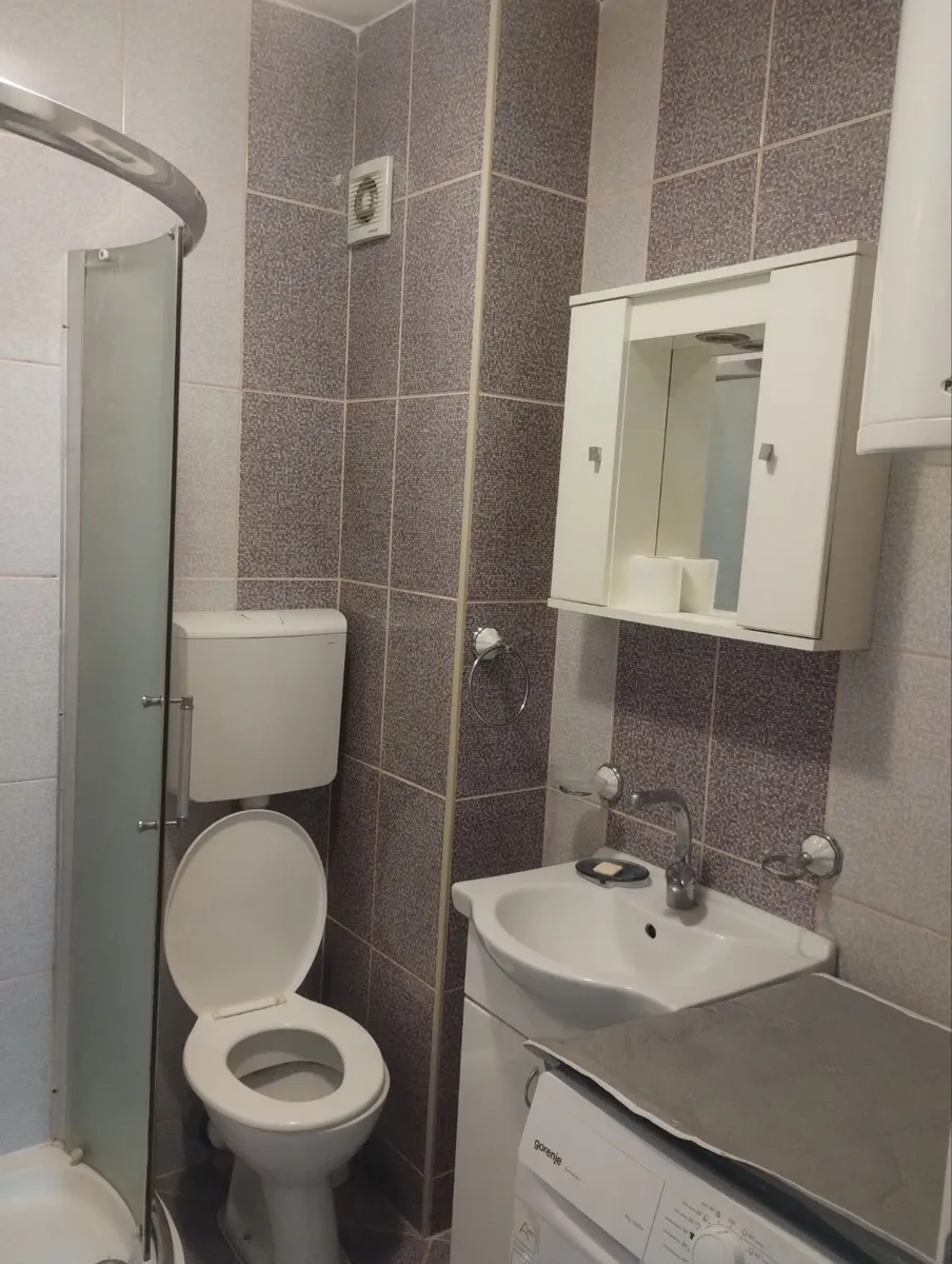 Izdaje se dvosoban stan na dobroj lokaciji 5