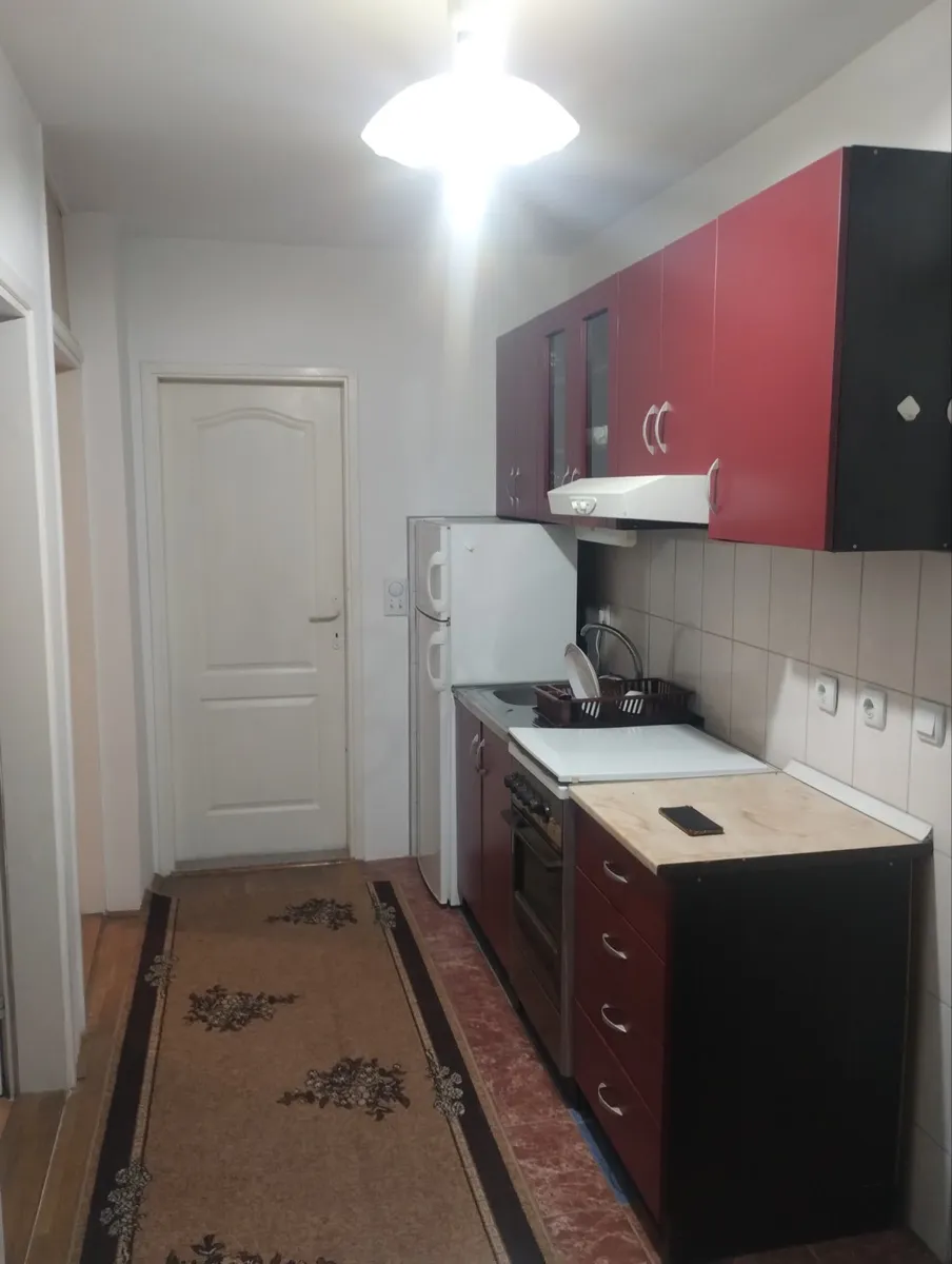 Izdaje se dvosoban stan na dobroj lokaciji 4