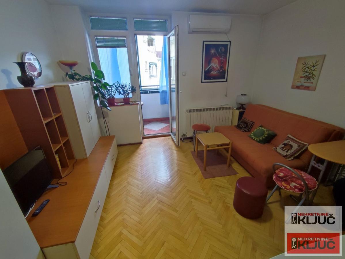 BULEVAR EVROPE,25 m2,NAMEŠTENA GARSONJERA 1