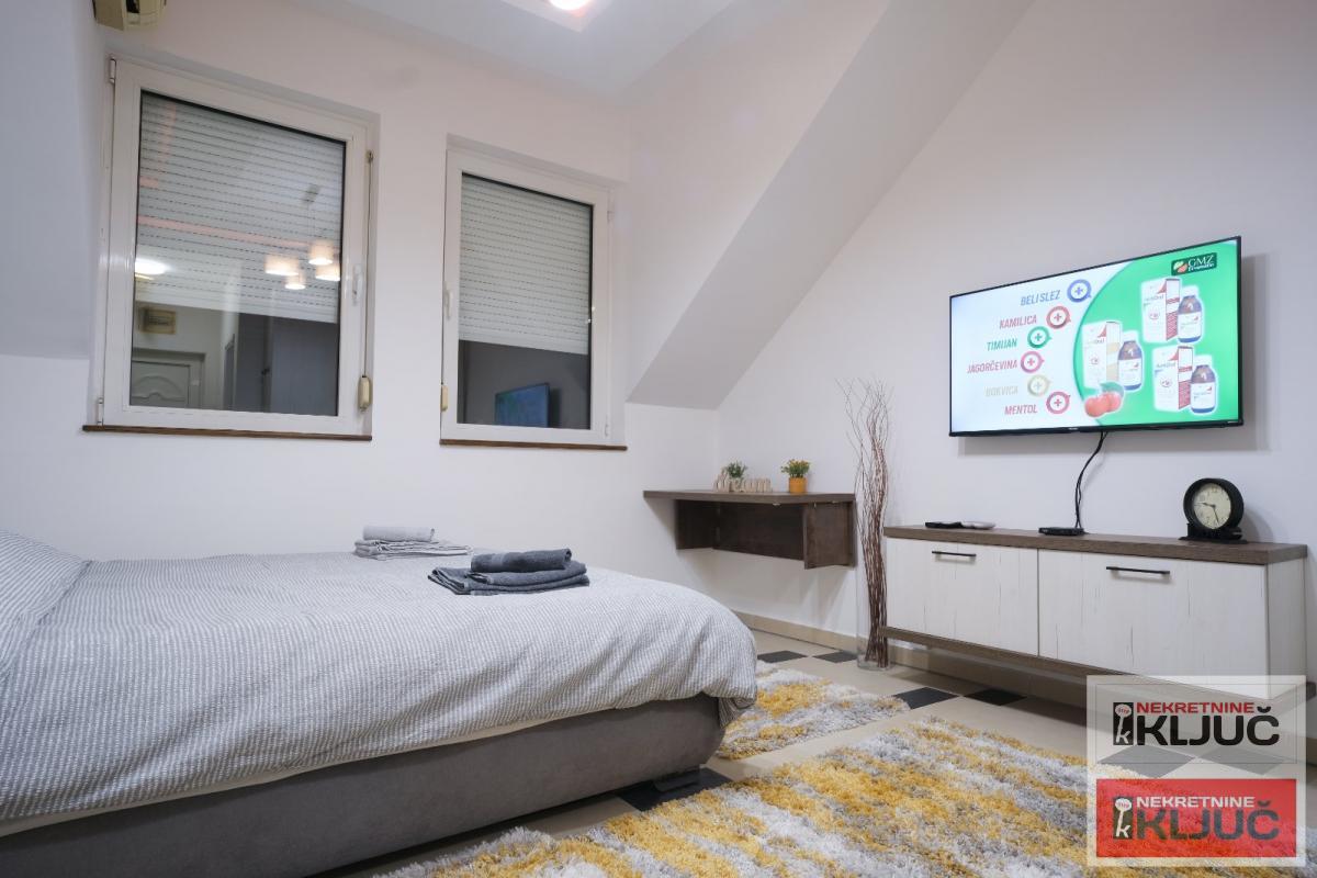 NAJLON PIJACA, 19m2, Garsonjera, Nameštena 1