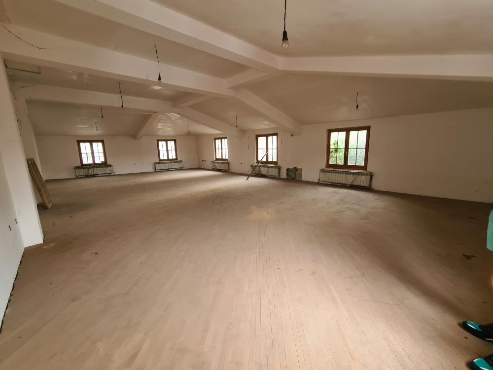 Poslovni prostor za izdavanje u samom centru 1