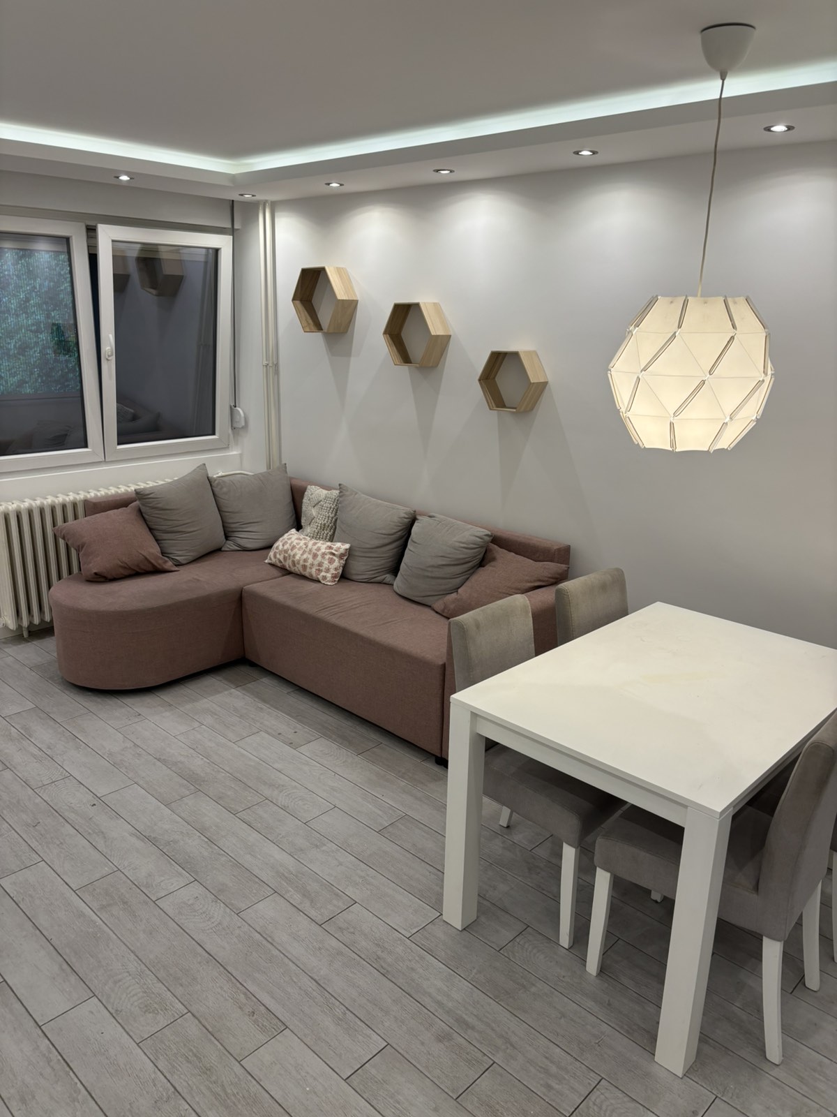 Izdajem dvosoban stan Vozdovac Kumodraz 3