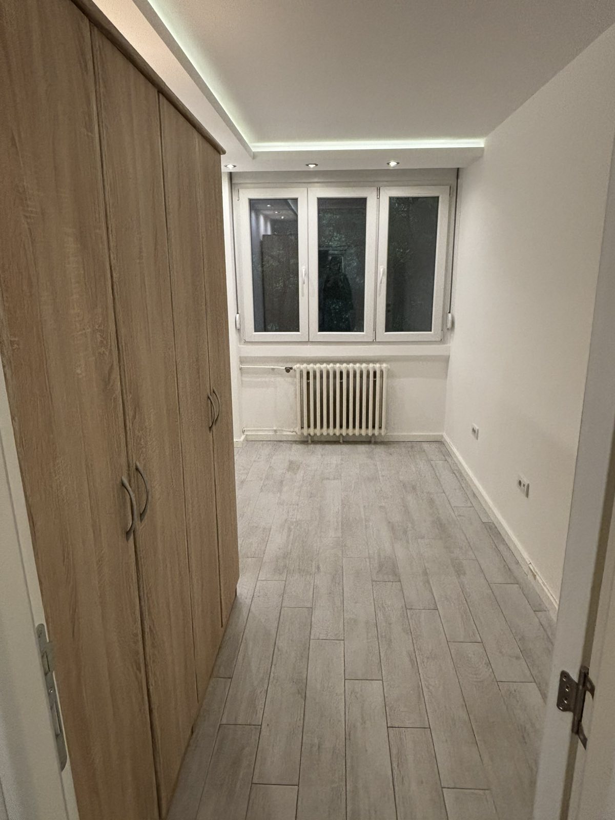 Izdajem dvosoban stan Vozdovac Kumodraz 4