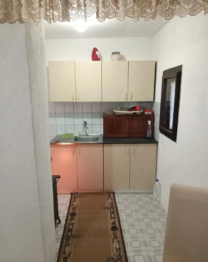 Prodajem kucu u Sjenici 4